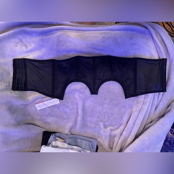 half black corset - Picture 1 of 2